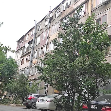 2 Bedroom Apartment, Quiet And Spacious エレバン エクステリア 写真