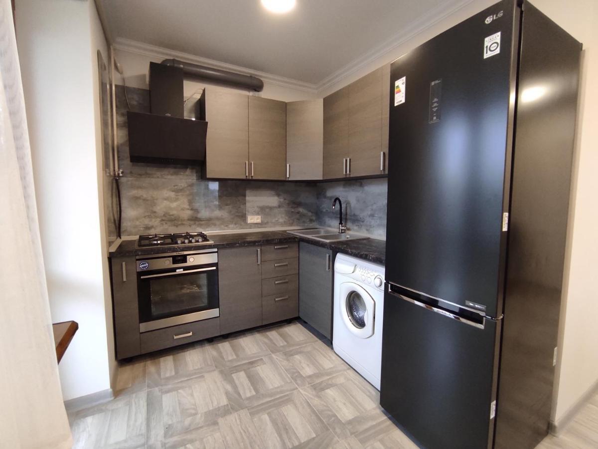 2 Bedroom Apartment, Quiet And Spacious エレバン エクステリア 写真
