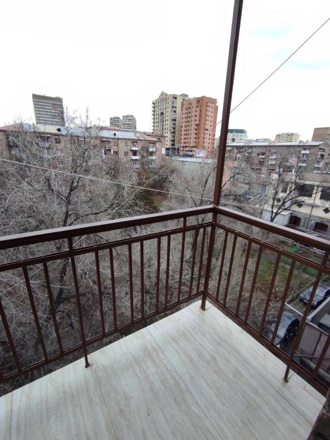 2 Bedroom Apartment, Quiet And Spacious エレバン エクステリア 写真