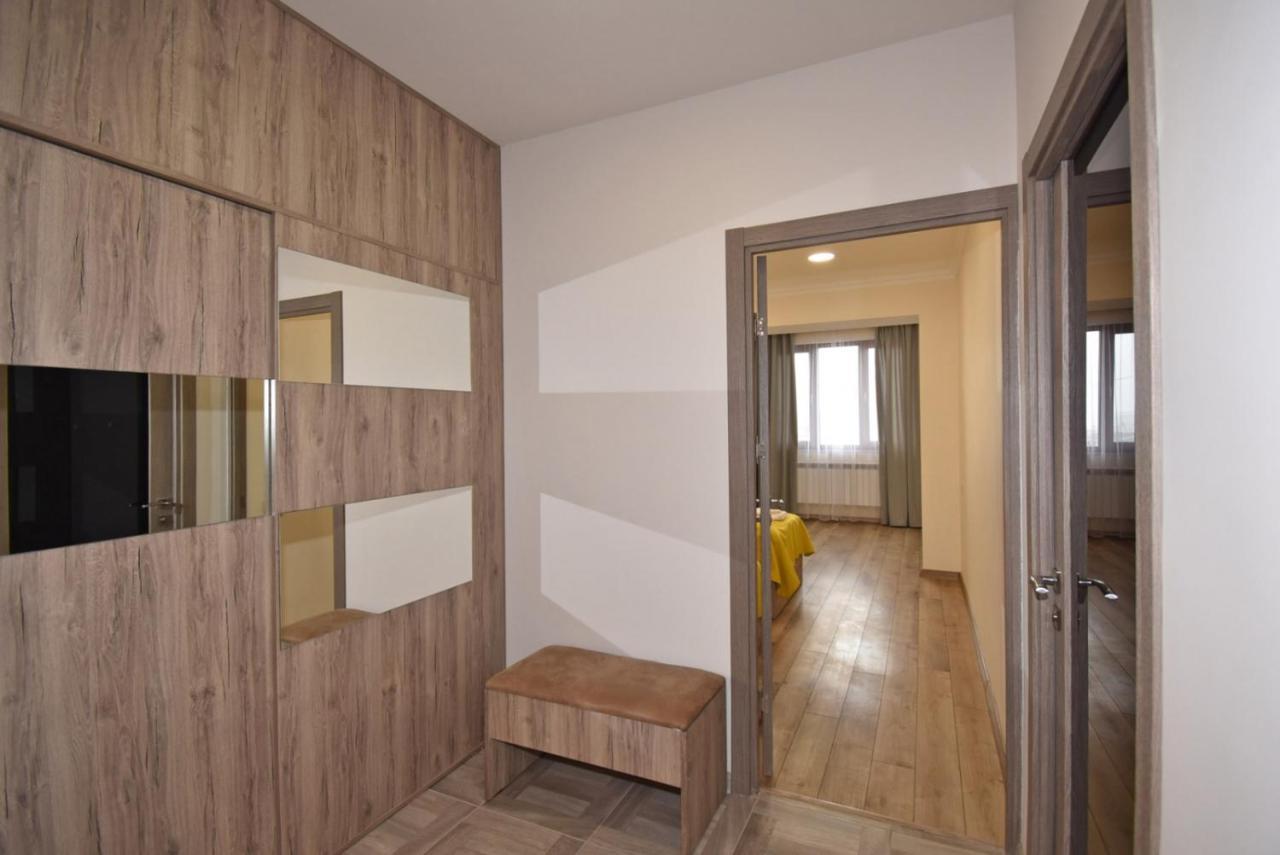 2 Bedroom Apartment, Quiet And Spacious エレバン エクステリア 写真
