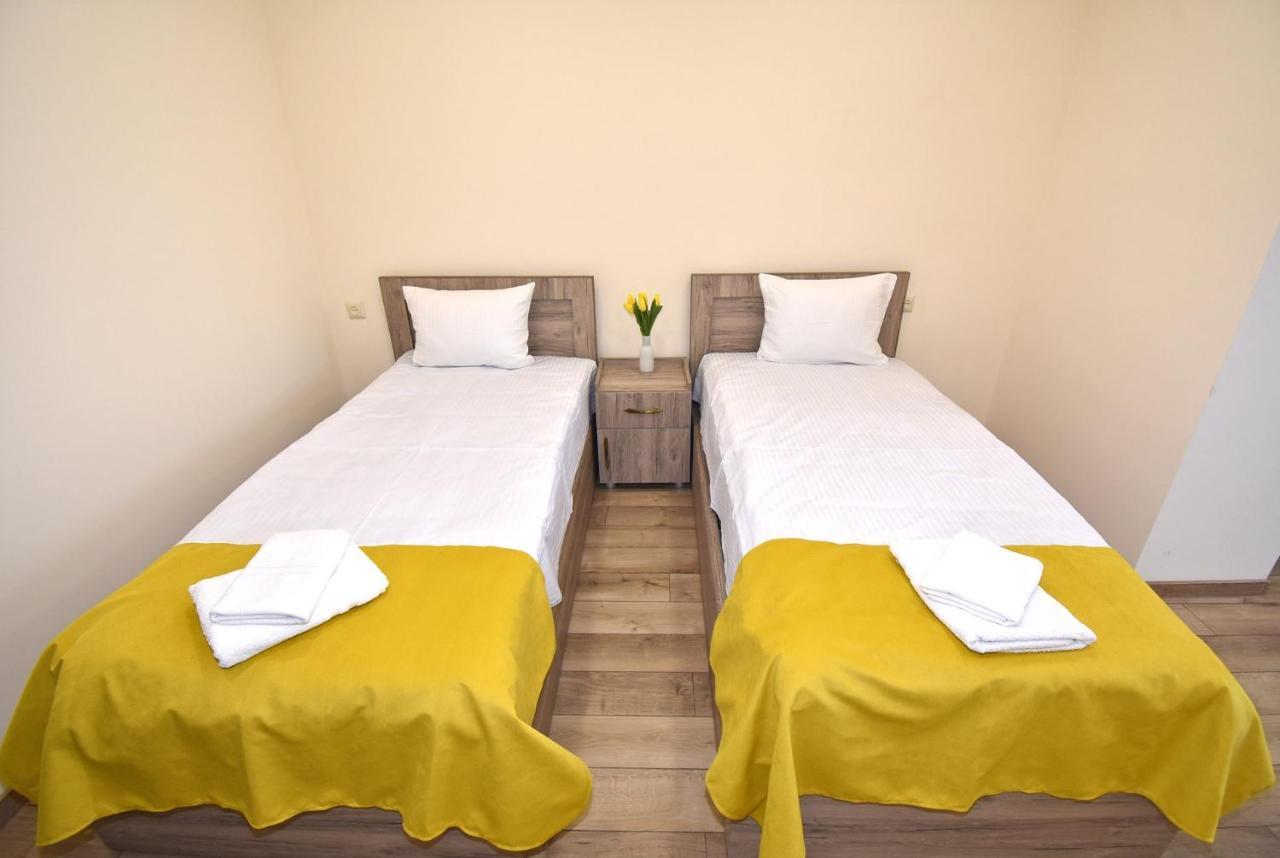 2 Bedroom Apartment, Quiet And Spacious エレバン エクステリア 写真