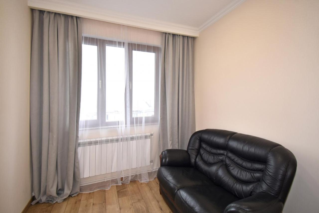 2 Bedroom Apartment, Quiet And Spacious エレバン エクステリア 写真
