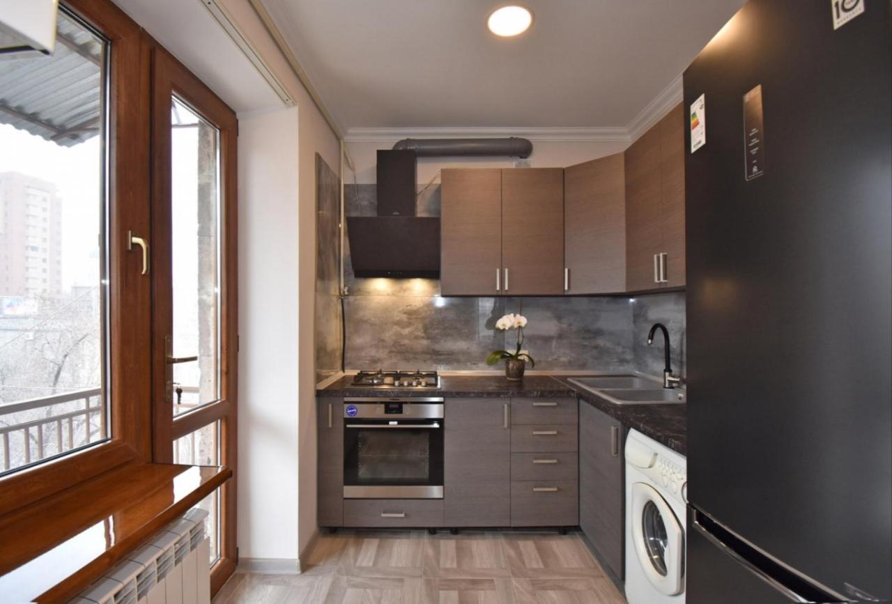 2 Bedroom Apartment, Quiet And Spacious エレバン エクステリア 写真