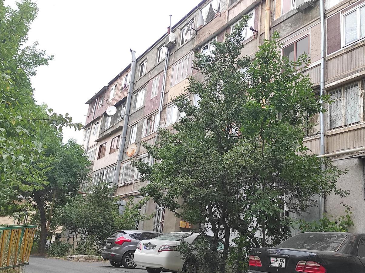 2 Bedroom Apartment, Quiet And Spacious エレバン エクステリア 写真